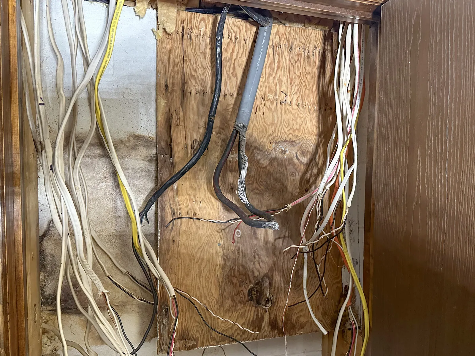 Old wiring example in a home